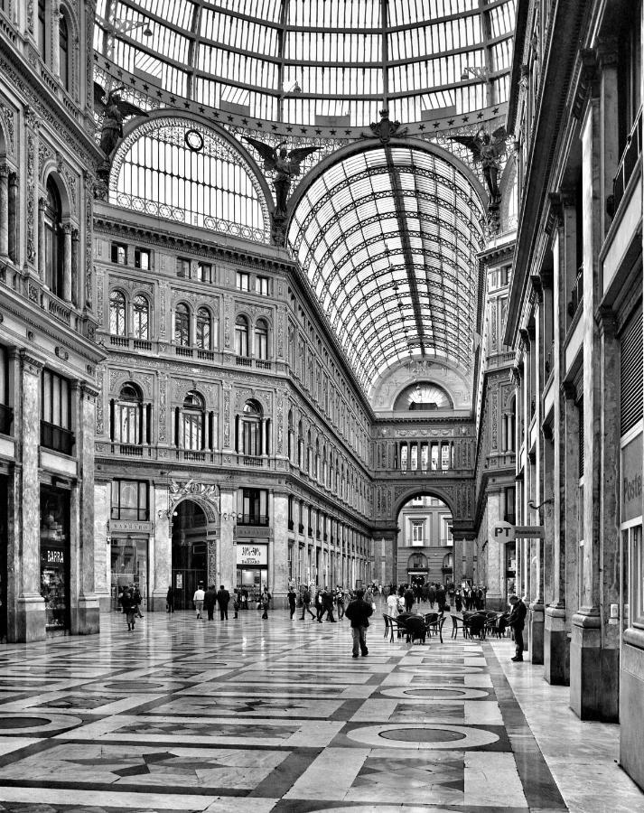 Grande & Caratteristico Dietro La Cattedrale Naples Extérieur photo