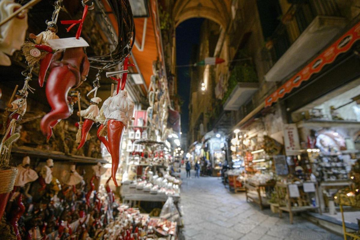 Grande & Caratteristico Dietro La Cattedrale Naples Extérieur photo
