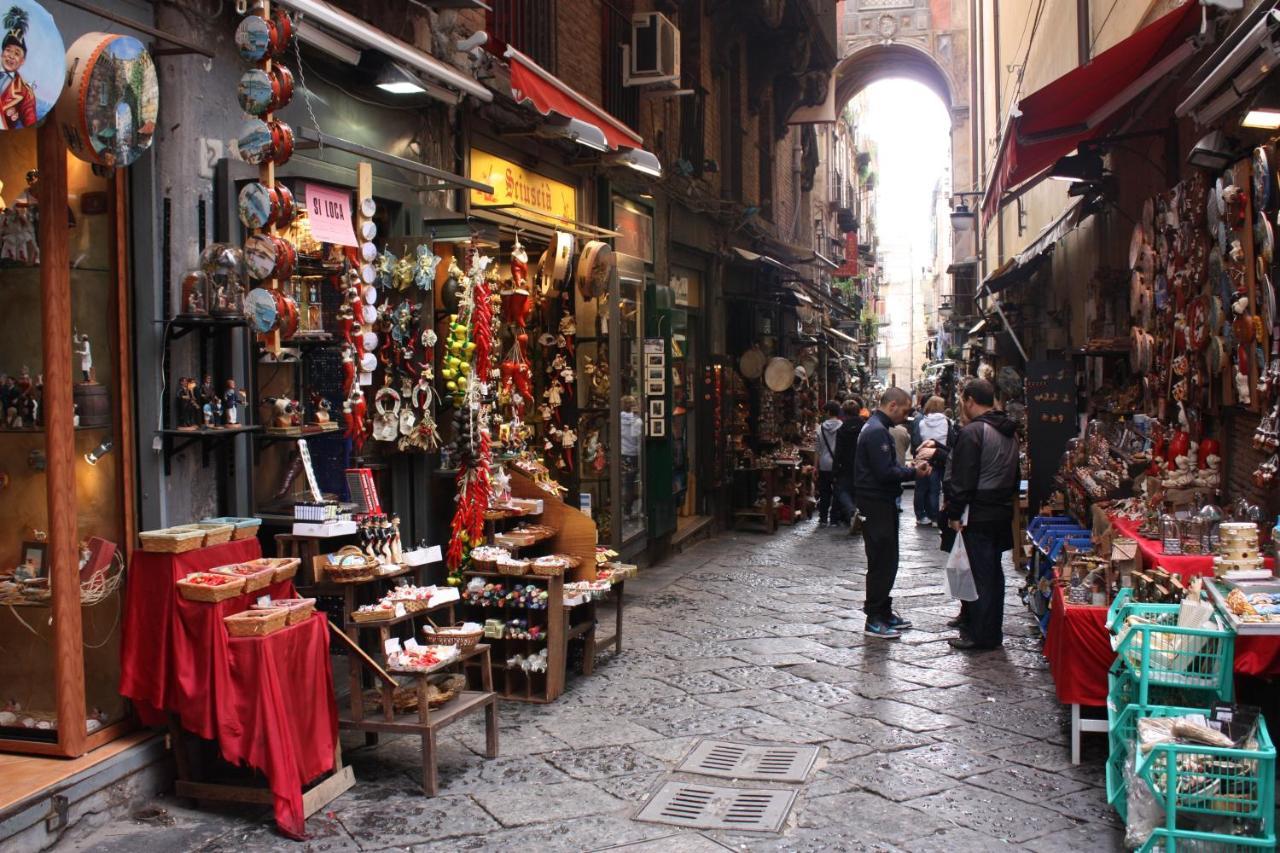 Grande & Caratteristico Dietro La Cattedrale Naples Extérieur photo
