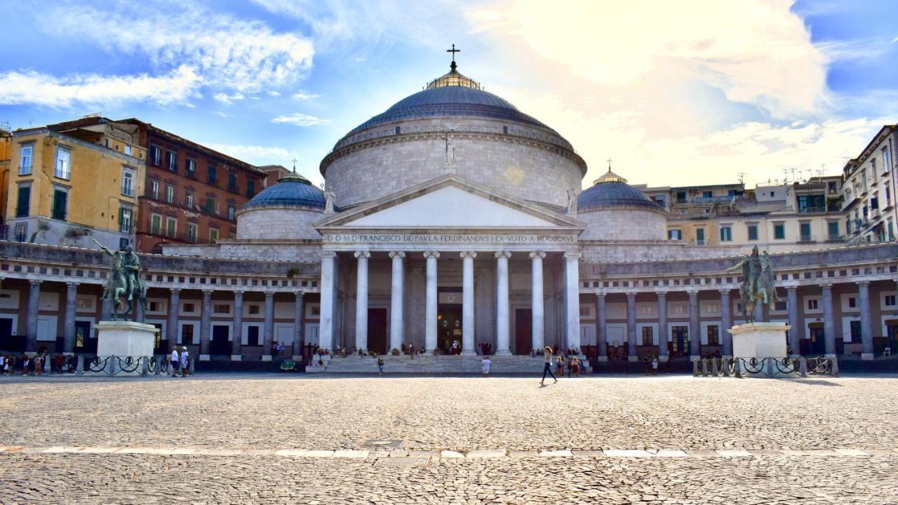 Grande & Caratteristico Dietro La Cattedrale Naples Extérieur photo