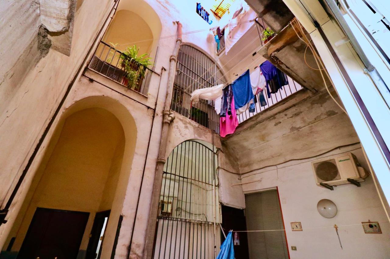 Grande & Caratteristico Dietro La Cattedrale Naples Extérieur photo